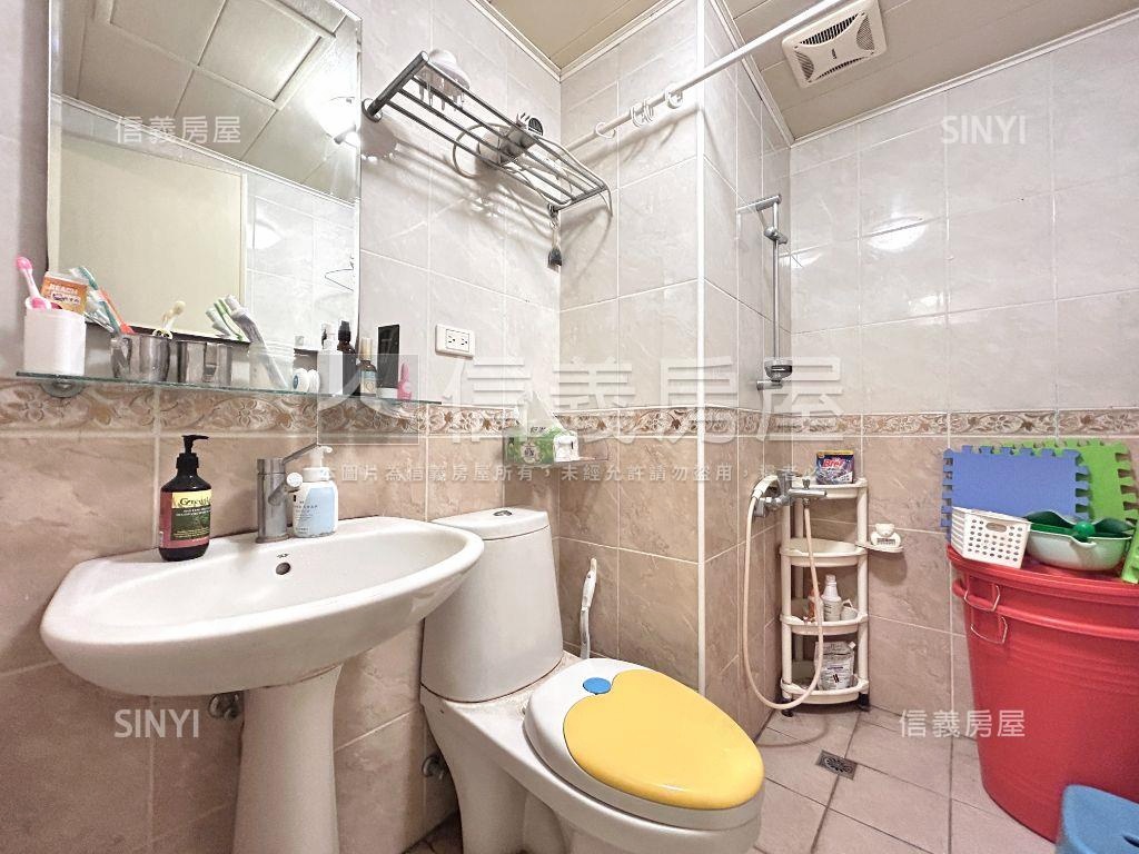 專任震後太子龍三房車位讚房屋室內格局與周邊環境