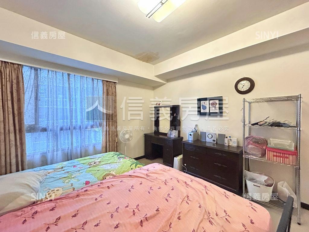 專任震後太子龍三房車位讚房屋室內格局與周邊環境