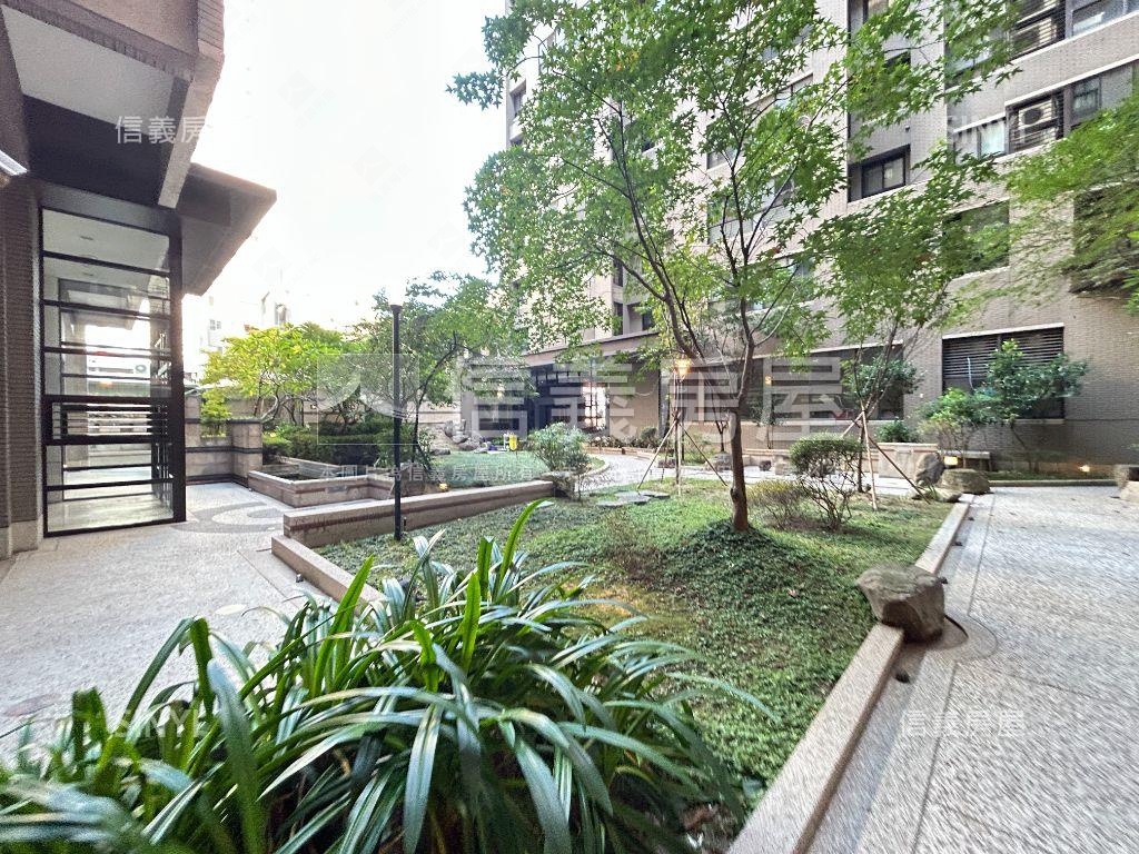 專任震後太子龍三房車位讚房屋室內格局與周邊環境