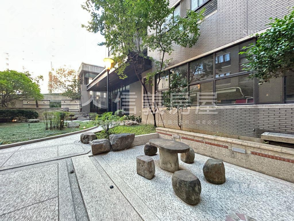 專任震後太子龍三房車位讚房屋室內格局與周邊環境