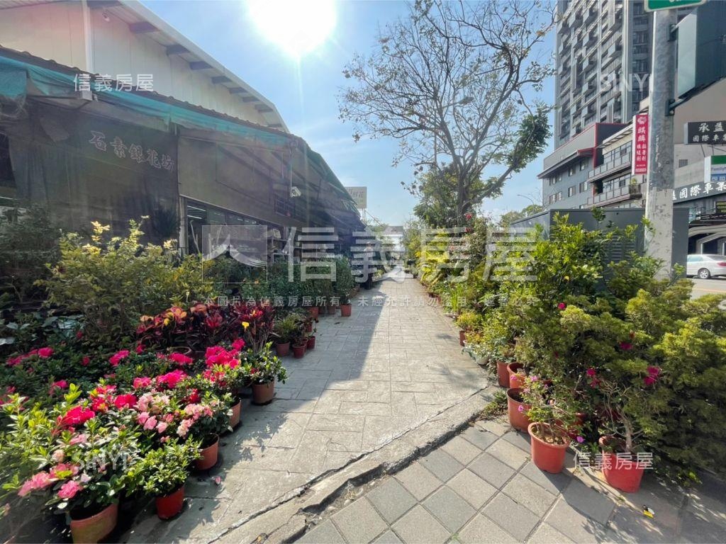 專任震後太子龍三房車位讚房屋室內格局與周邊環境