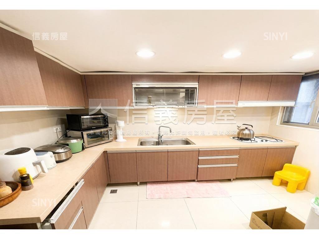 店長推薦機場景觀電梯四房房屋室內格局與周邊環境