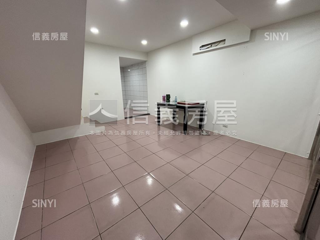 萬大線熱鬧美透天可停車房屋室內格局與周邊環境
