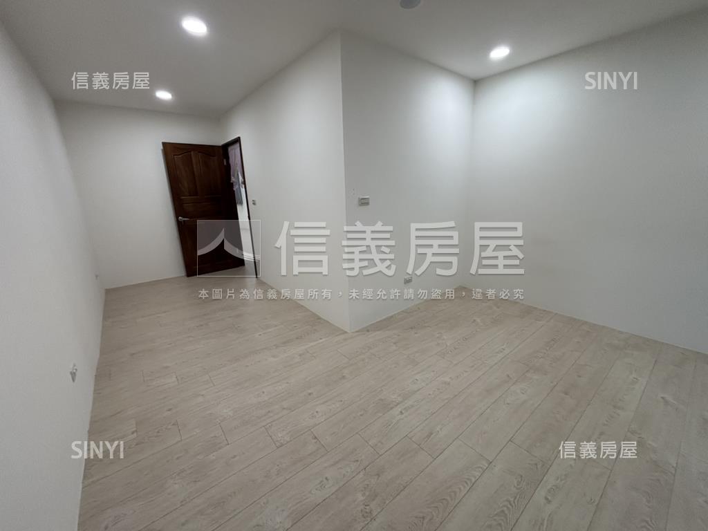 萬大線熱鬧美透天可停車房屋室內格局與周邊環境