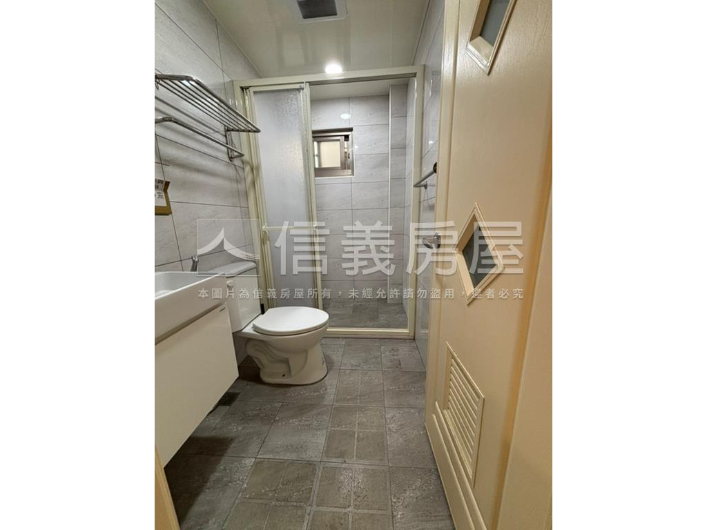 萬大線熱鬧美透天可停車房屋室內格局與周邊環境