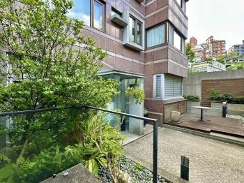 臨公園庭院一樓