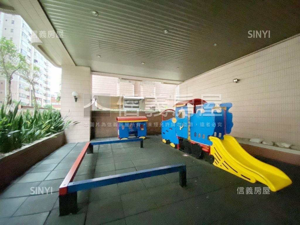皇家天下三房車位明亮美屋房屋室內格局與周邊環境