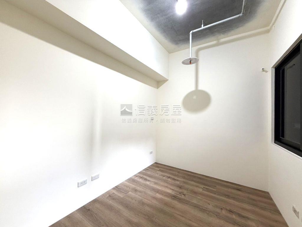 近國泰廣場宜雄湛房屋室內格局與周邊環境