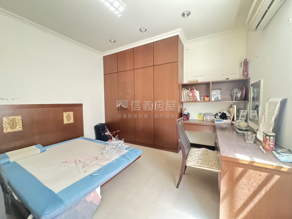 雄女光復一街獨棟騎樓透天房屋室內格局與周邊環境