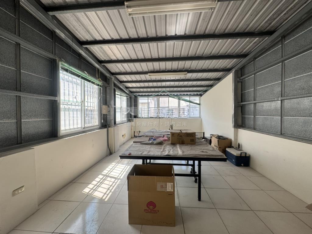雄女光復一街獨棟騎樓透天房屋室內格局與周邊環境