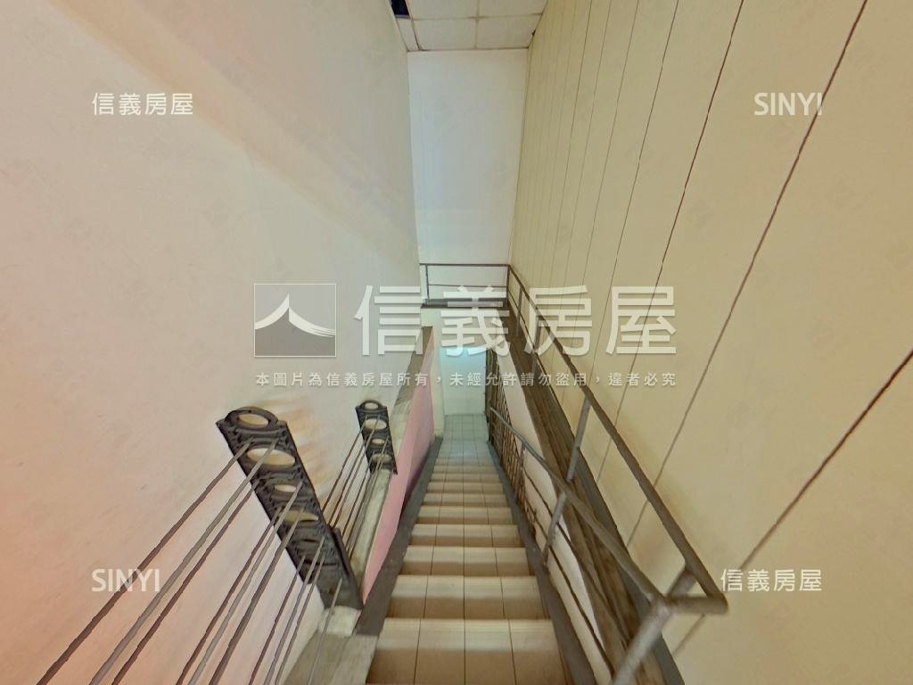 青雲法院旁。有土斯有財房屋室內格局與周邊環境