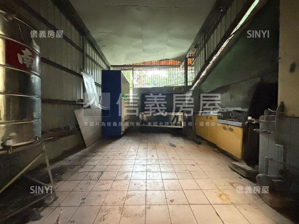 青雲法院旁。有土斯有財房屋室內格局與周邊環境