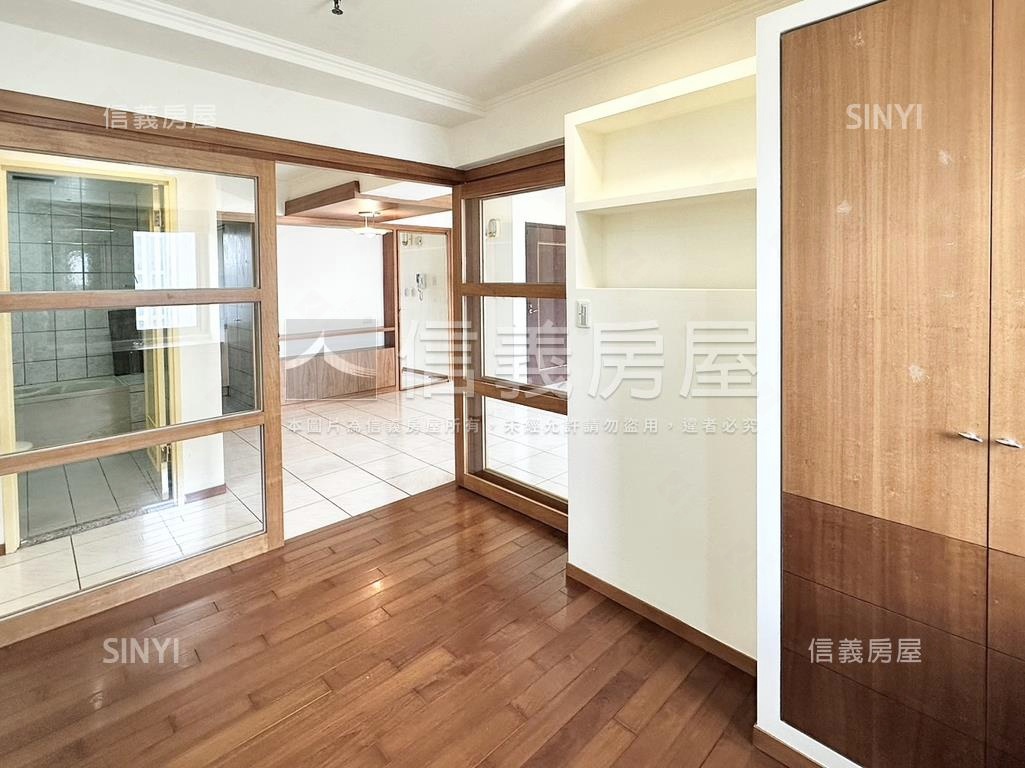 新埔邊間１０１景觀三房房屋室內格局與周邊環境