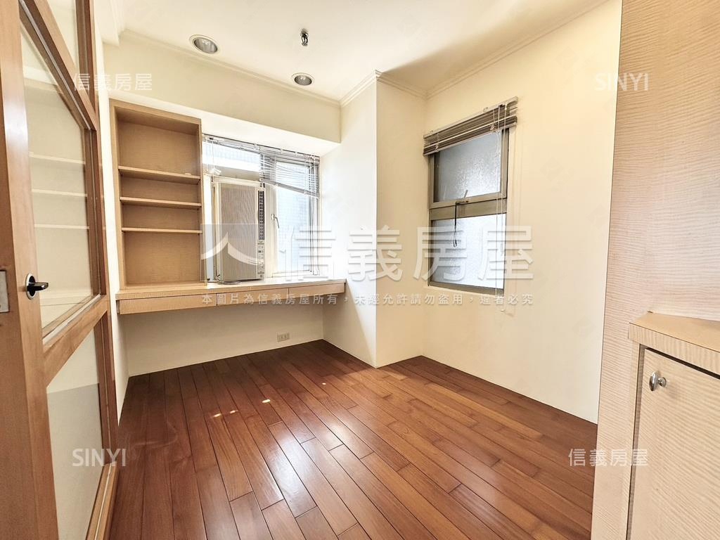 新埔邊間１０１景觀三房房屋室內格局與周邊環境