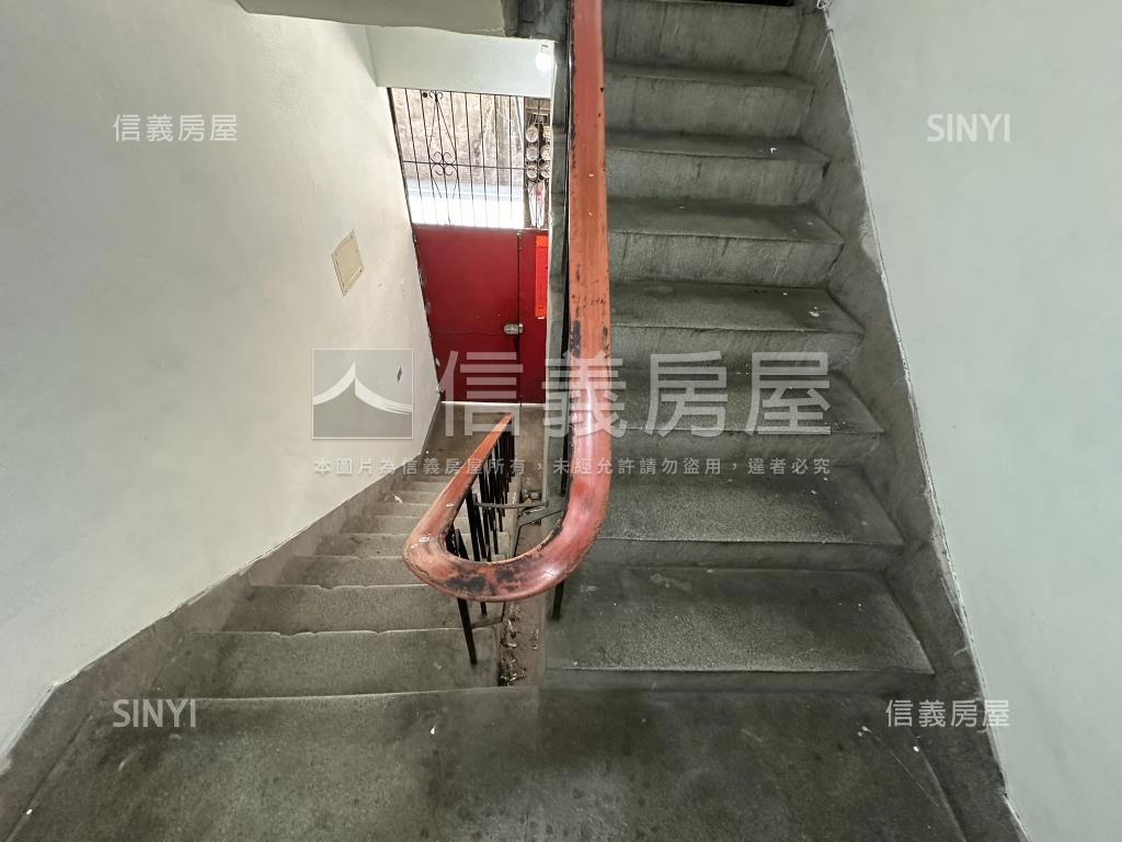 新北大道公寓二樓房屋室內格局與周邊環境