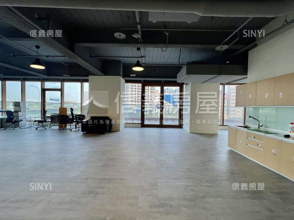 ＴＯＰ１商辦露臺戶讚房屋室內格局與周邊環境