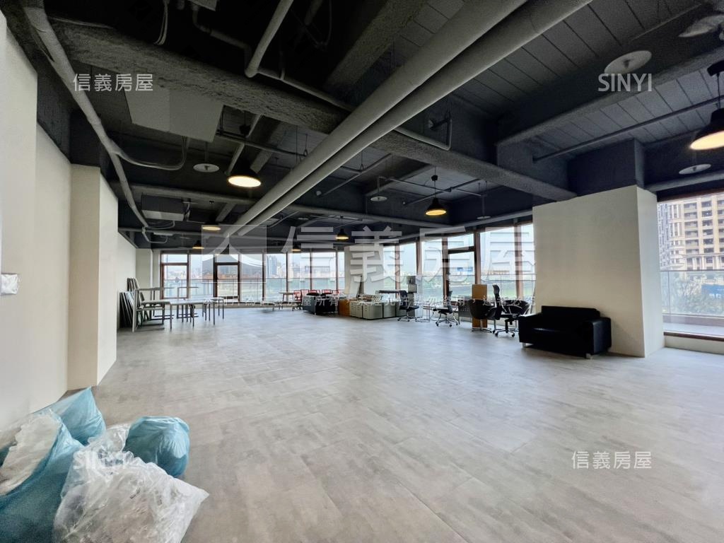 ＴＯＰ１商辦露臺戶讚房屋室內格局與周邊環境