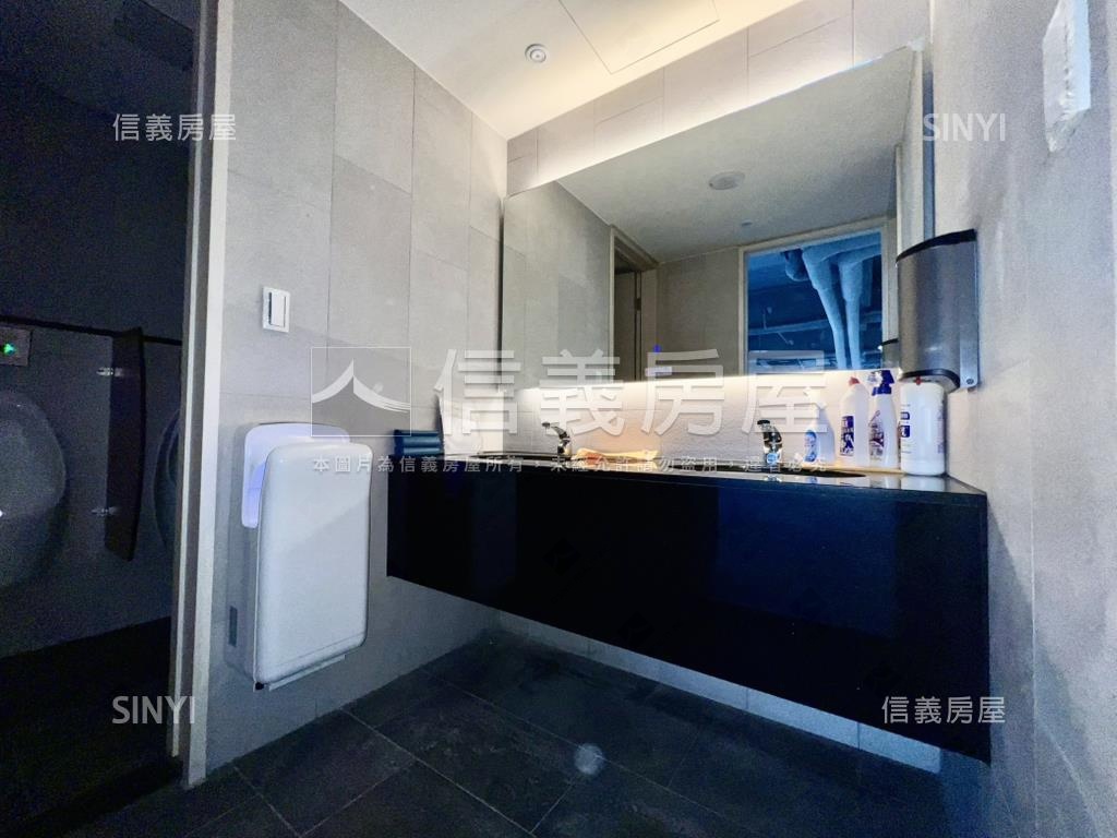 ＴＯＰ１商辦露臺戶讚房屋室內格局與周邊環境