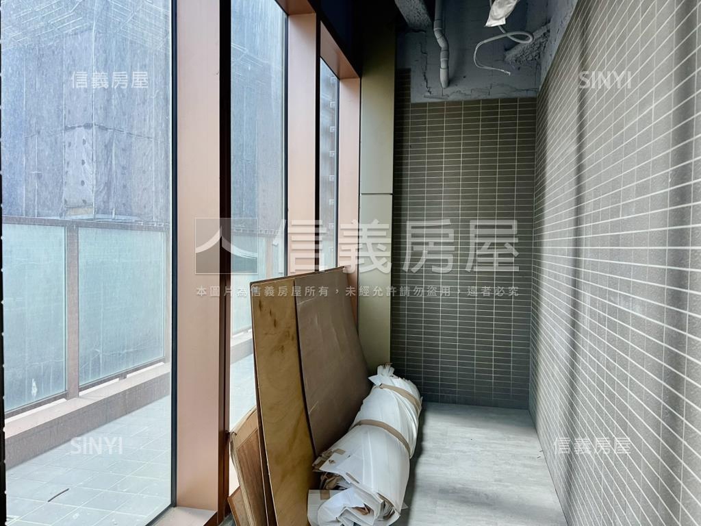 ＴＯＰ１商辦露臺戶讚房屋室內格局與周邊環境