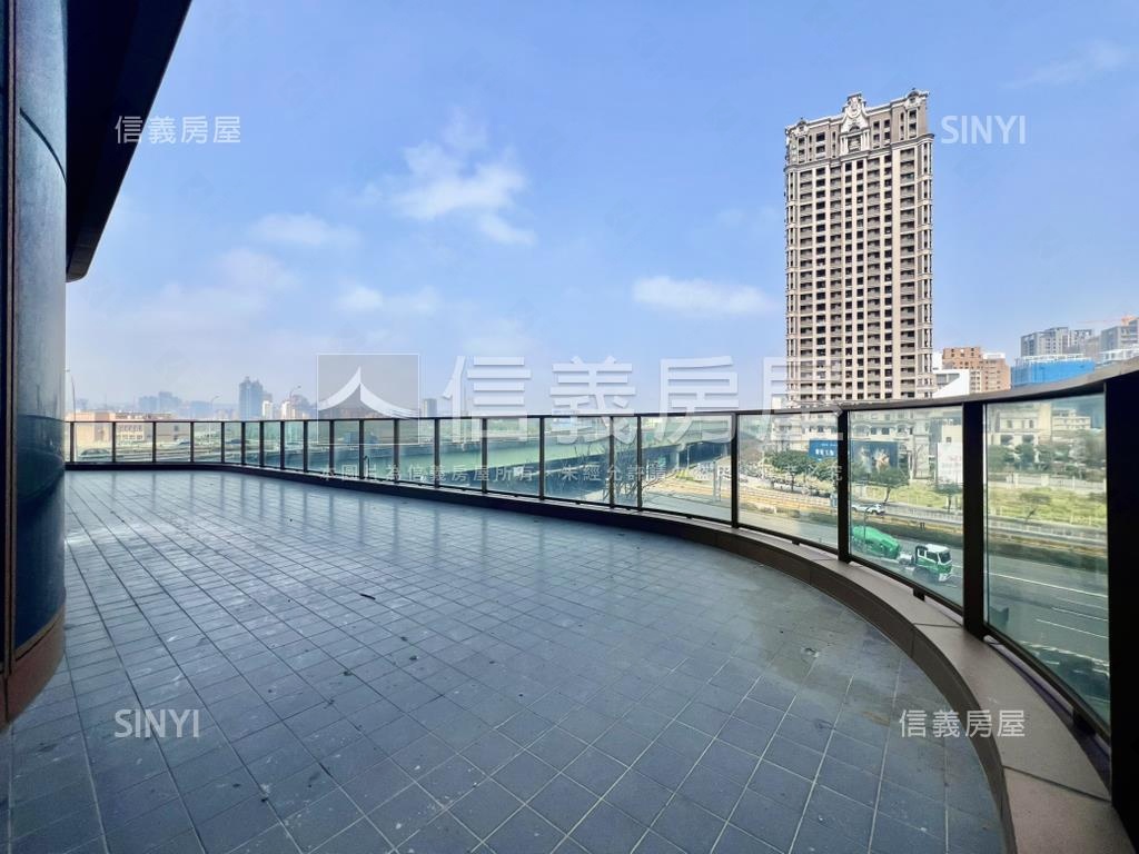ＴＯＰ１商辦露臺戶讚房屋室內格局與周邊環境