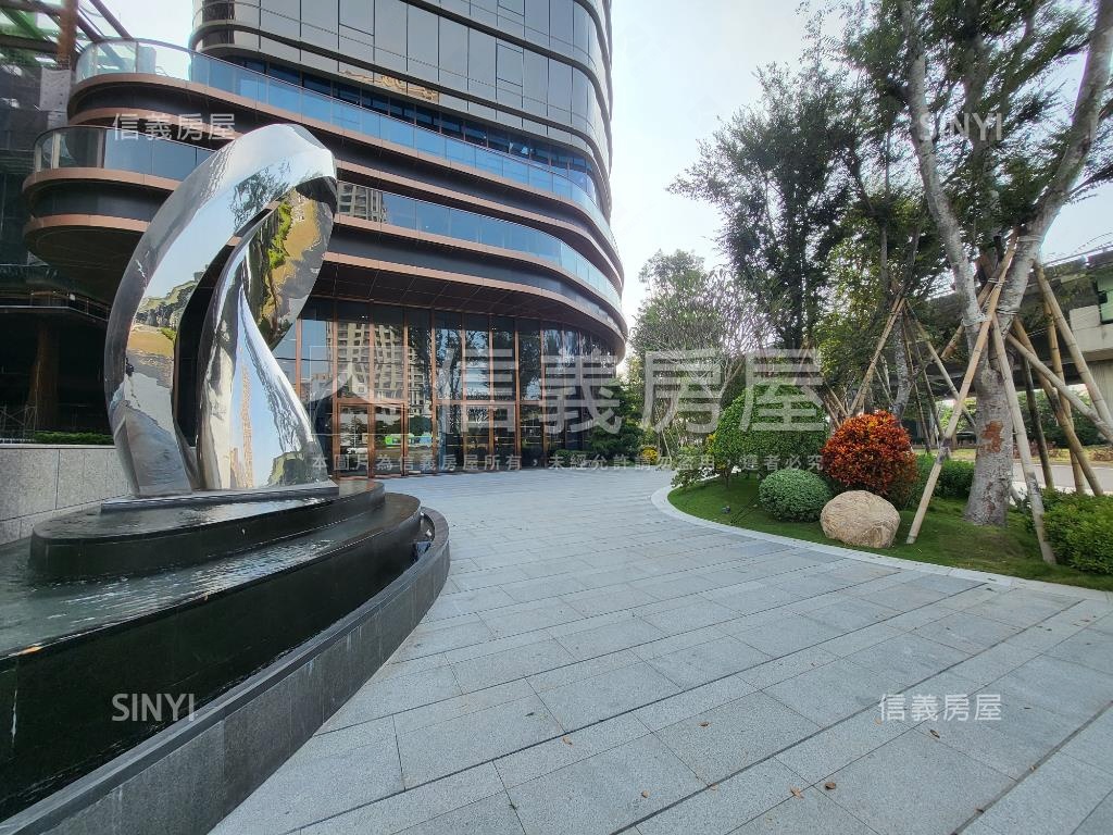 ＴＯＰ１商辦露臺戶讚房屋室內格局與周邊環境