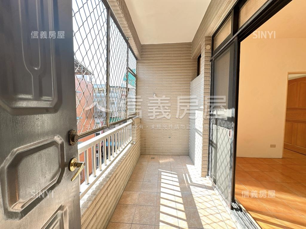 近公園邊間五房大空間房屋室內格局與周邊環境