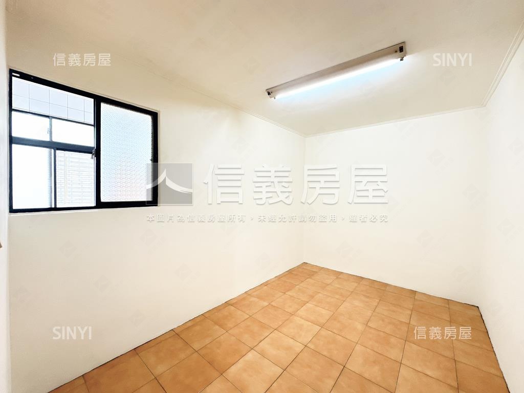 近公園邊間五房大空間房屋室內格局與周邊環境