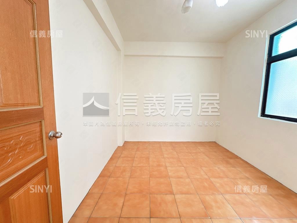 近公園邊間五房大空間房屋室內格局與周邊環境