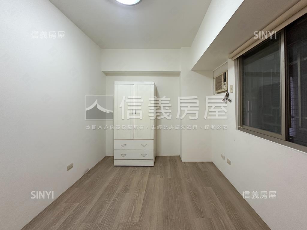 巨蛋誠品四房平車房屋室內格局與周邊環境