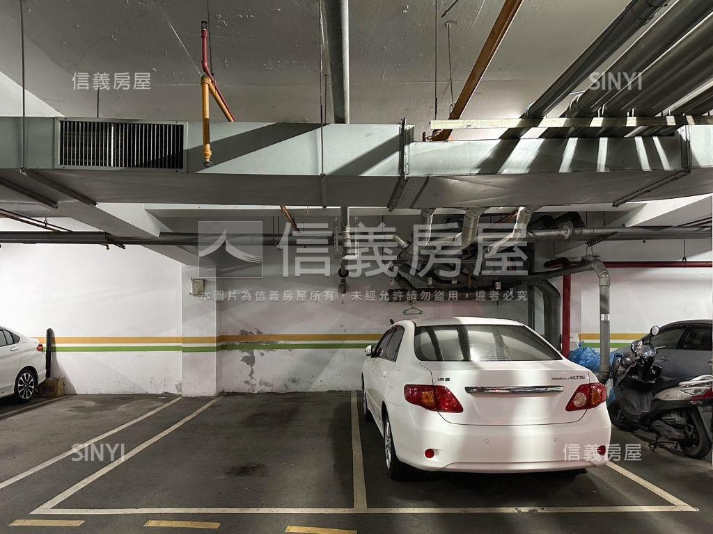 巨蛋誠品四房平車房屋室內格局與周邊環境
