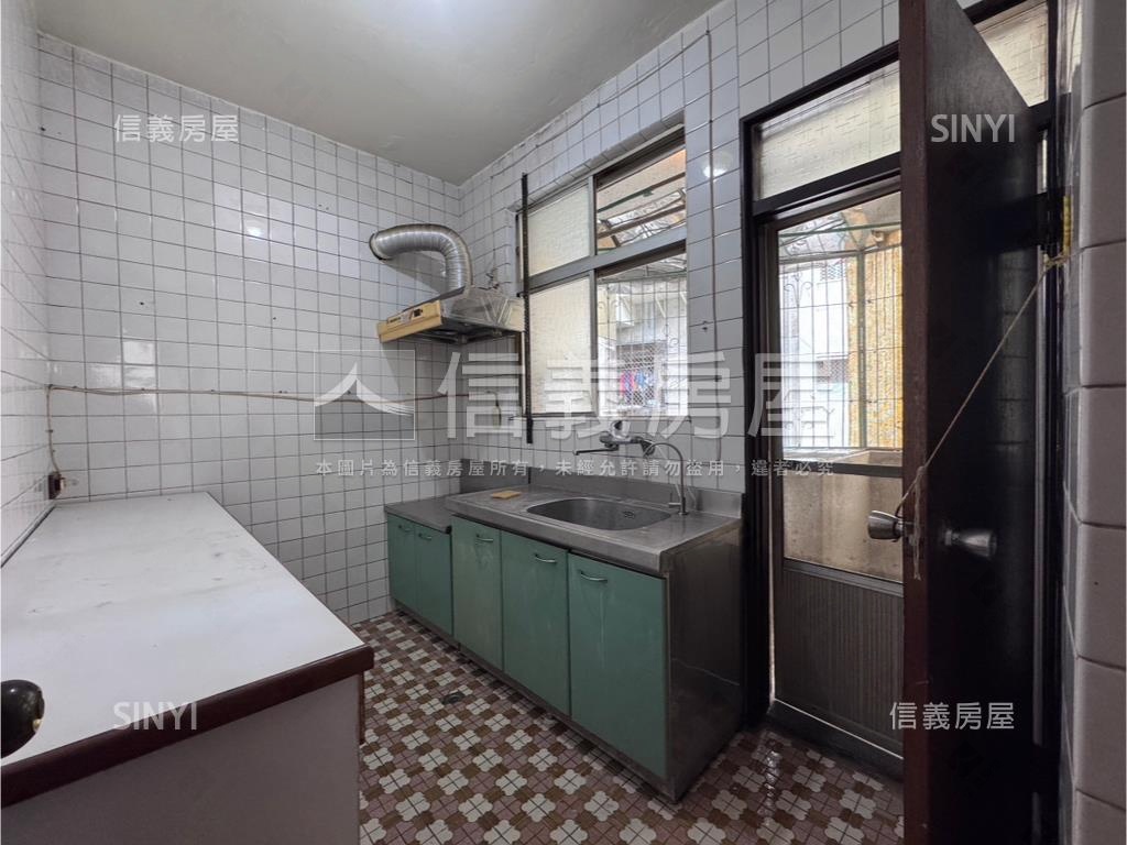 秀朗捷運◆邊間方正三房房屋室內格局與周邊環境