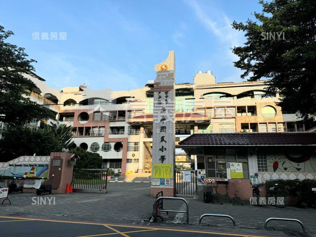 超美裝潢３房雙車位房屋室內格局與周邊環境
