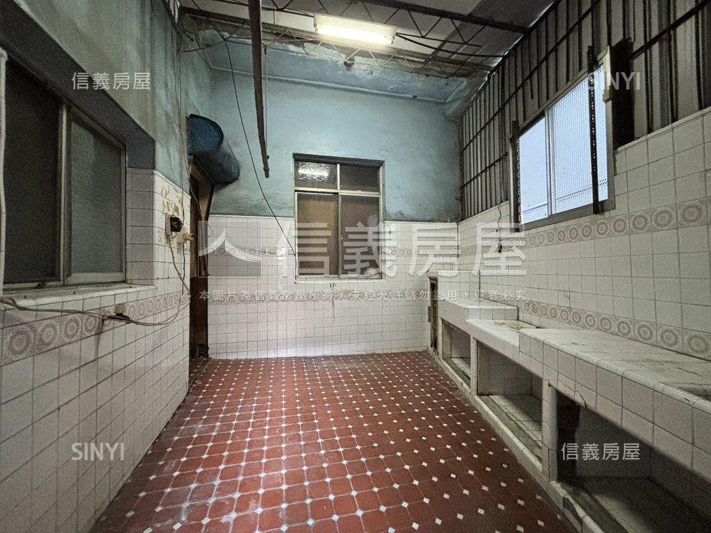 面寬透天‧近凱旋二聖站房屋室內格局與周邊環境