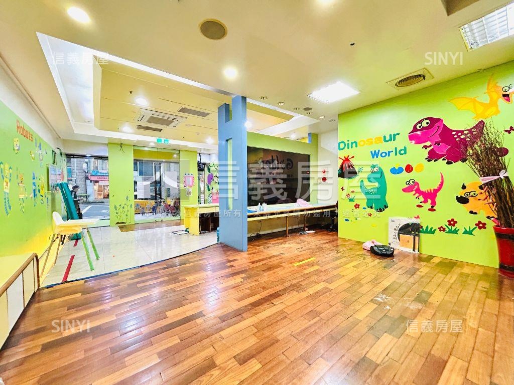 近微風廣場☆人潮金店房屋室內格局與周邊環境