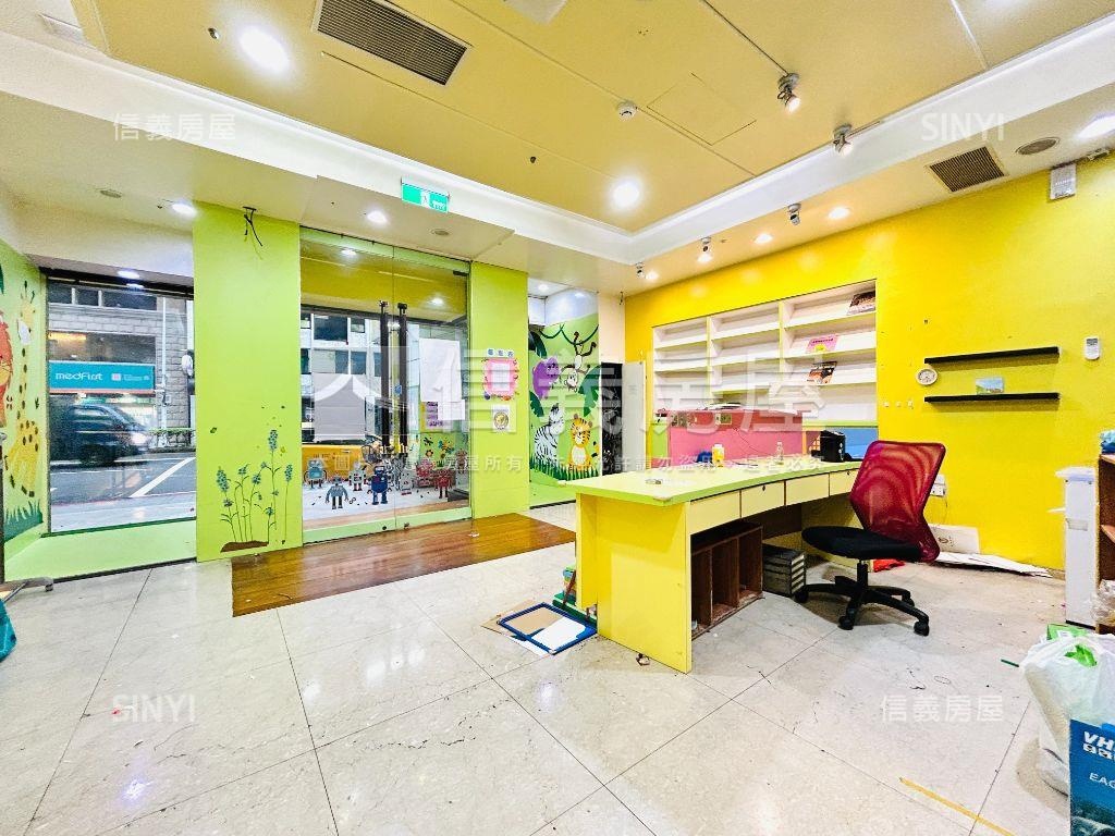 近微風廣場☆人潮金店房屋室內格局與周邊環境