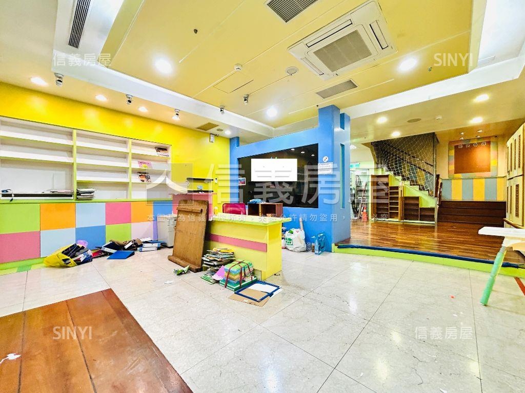 近微風廣場☆人潮金店房屋室內格局與周邊環境