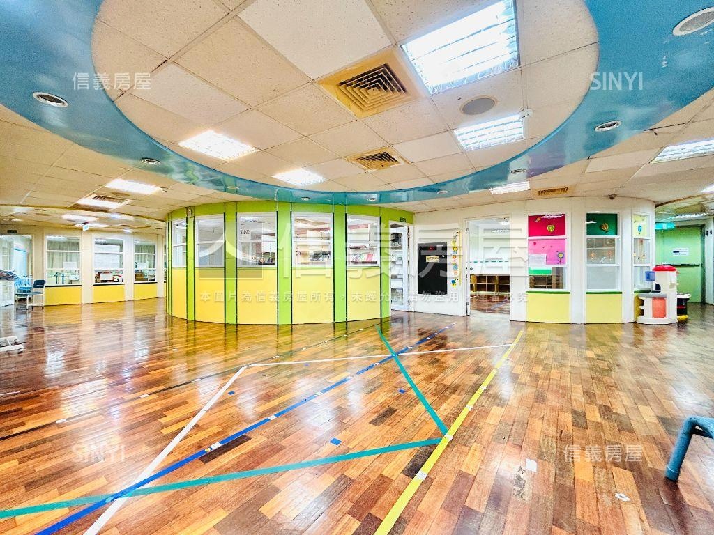 近微風廣場☆人潮金店房屋室內格局與周邊環境