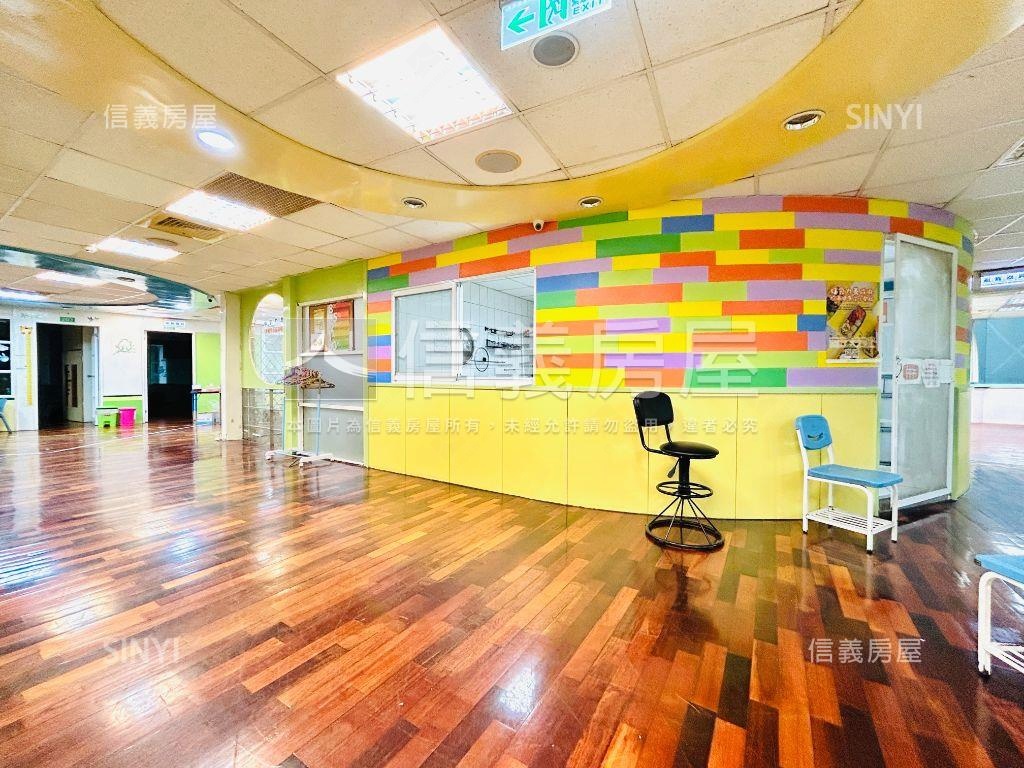 近微風廣場☆人潮金店房屋室內格局與周邊環境