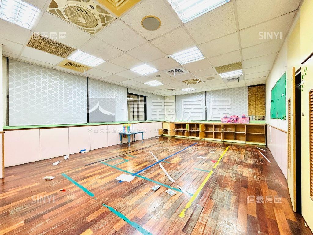 近微風廣場☆人潮金店房屋室內格局與周邊環境