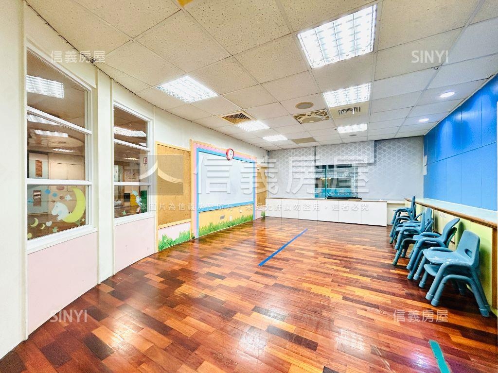 近微風廣場☆人潮金店房屋室內格局與周邊環境