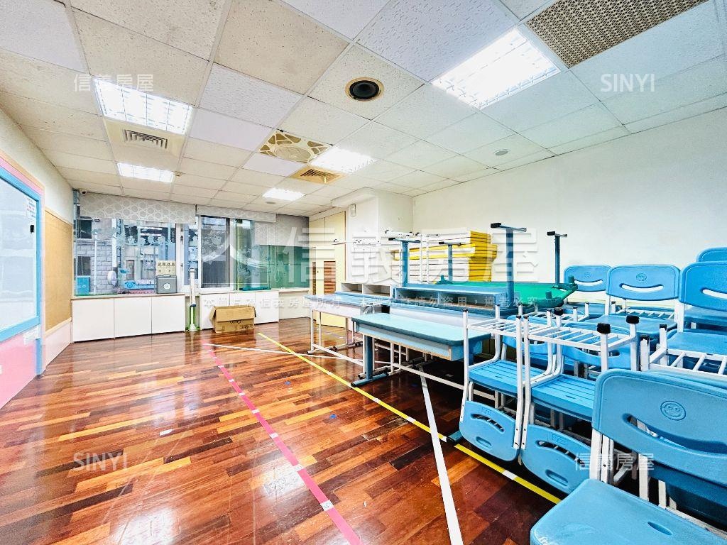 近微風廣場☆人潮金店房屋室內格局與周邊環境