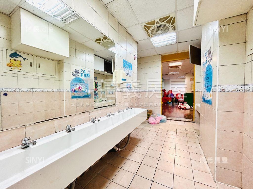 近微風廣場☆人潮金店房屋室內格局與周邊環境