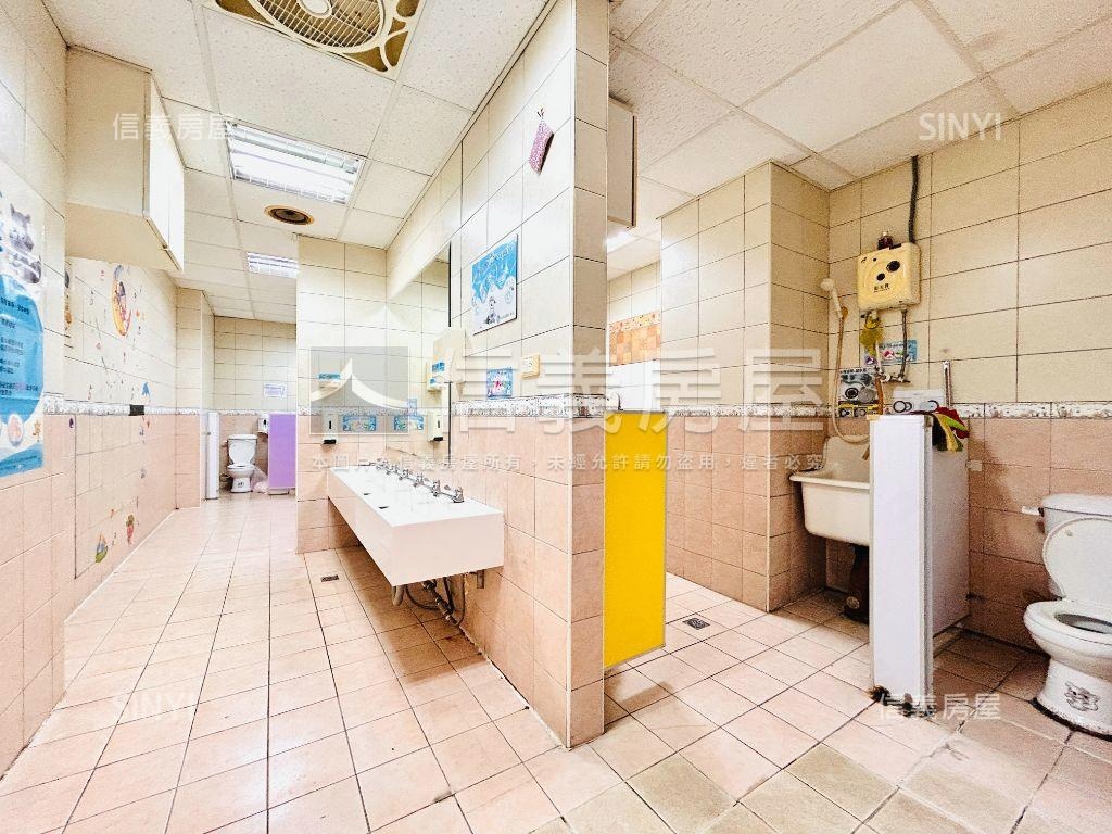 近微風廣場☆人潮金店房屋室內格局與周邊環境