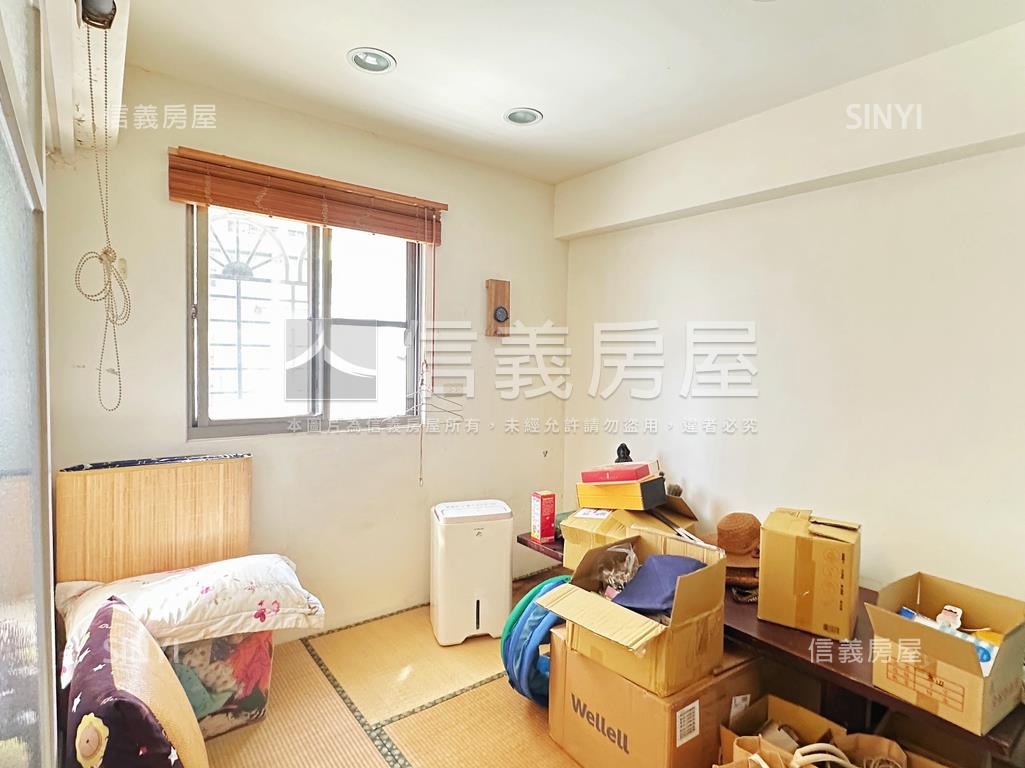 近鳳山國中大四房機上美宅房屋室內格局與周邊環境