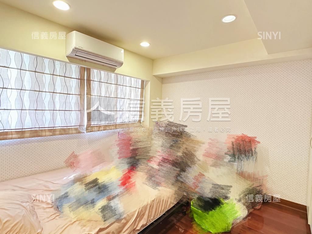 近鳳山國中大四房機上美宅房屋室內格局與周邊環境