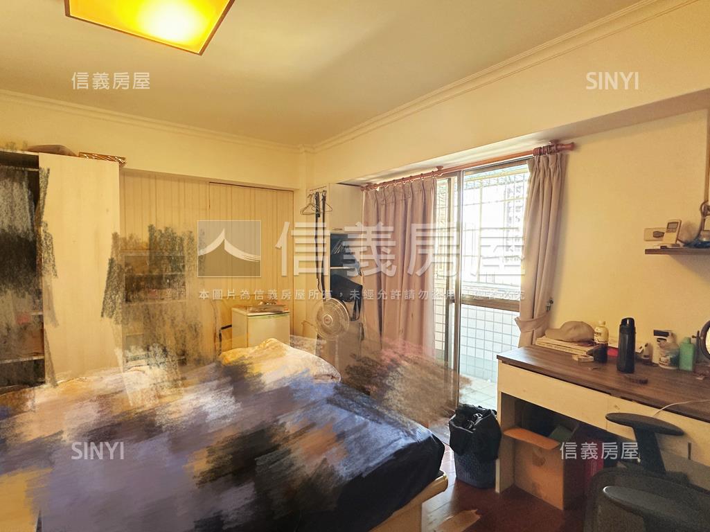 近鳳山國中大四房機上美宅房屋室內格局與周邊環境