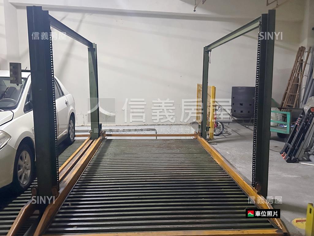 近鳳山國中大四房機上美宅房屋室內格局與周邊環境
