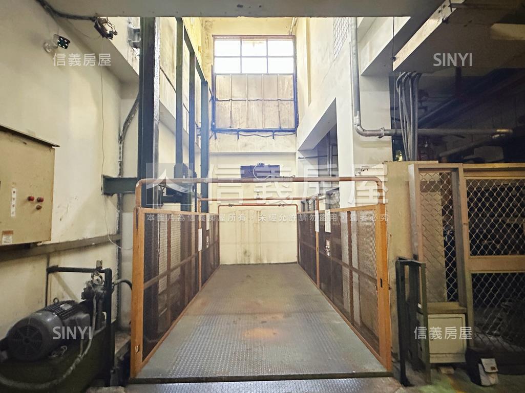 近鳳山國中大四房機上美宅房屋室內格局與周邊環境