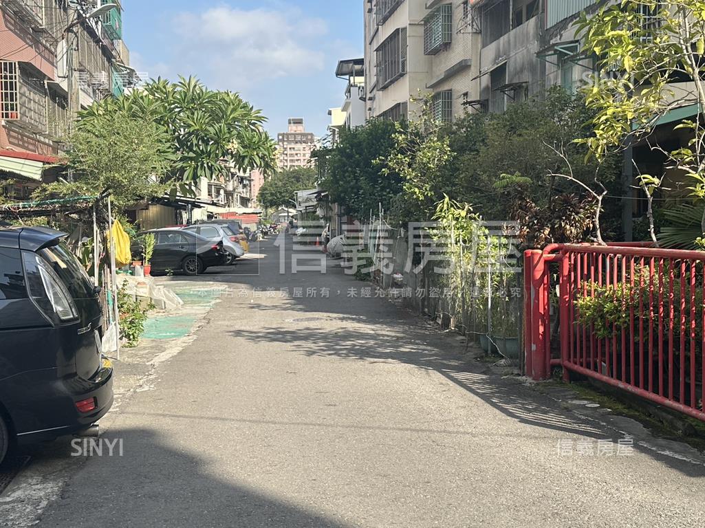 近鳳山國中大四房機上美宅房屋室內格局與周邊環境