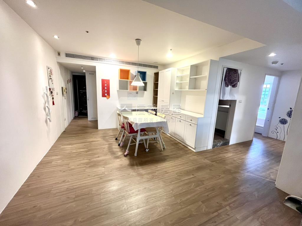 良辰吉市精美臻品３房房屋室內格局與周邊環境